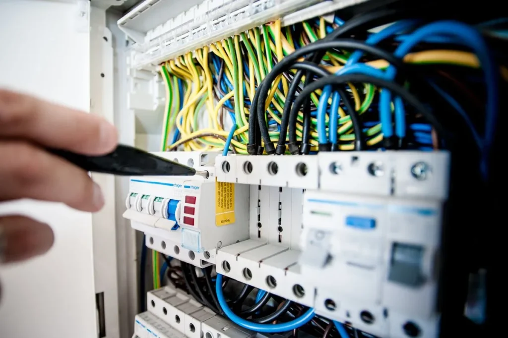 Raccordements et protections dans un tableau électrique