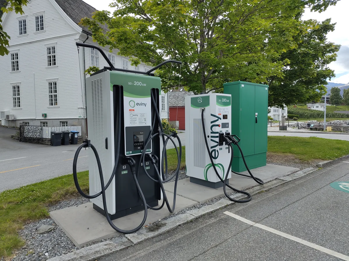 Station de recharge pour véhicules électriques
