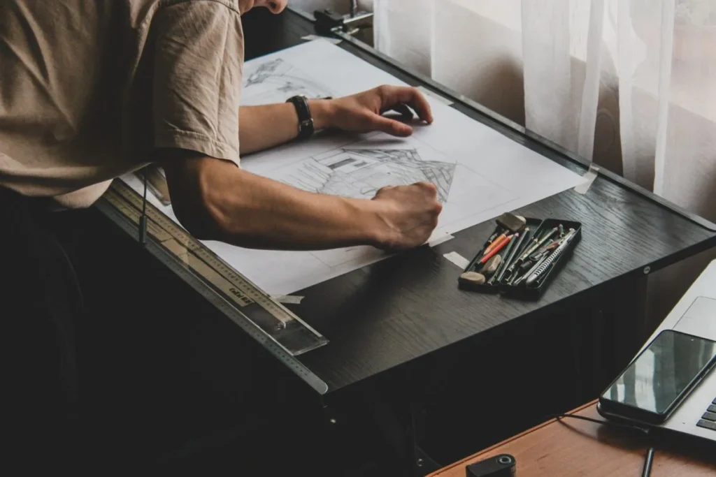 Élaboration d’un avant-projet sur une table à dessin