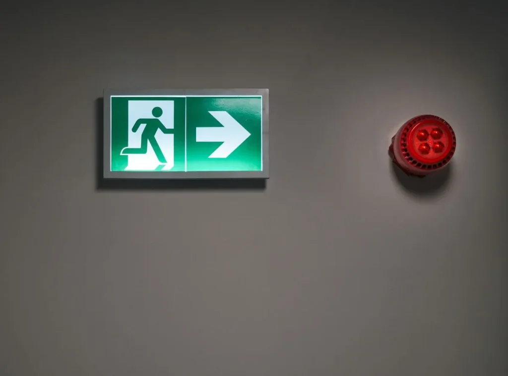 Signal lumineux d’évacuation et avertisseur incendie