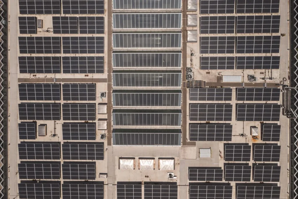 Installation photovoltaïque sur la toiture d’un bâtiment