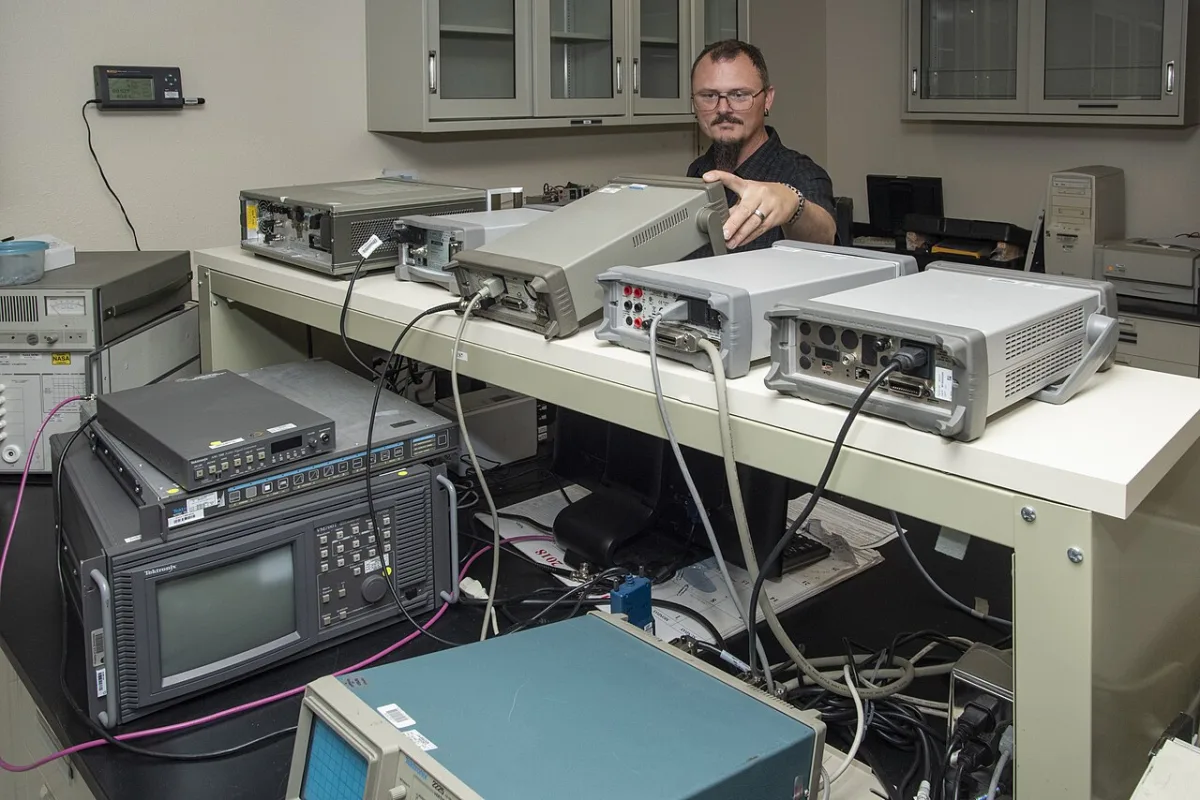 Bancs et instruments de mesure dans un laboratoire d’étalonnage