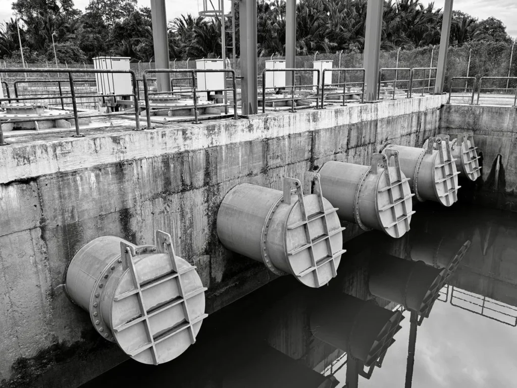 Réseau hydraulique avec conduites et vannes de grand diamètre